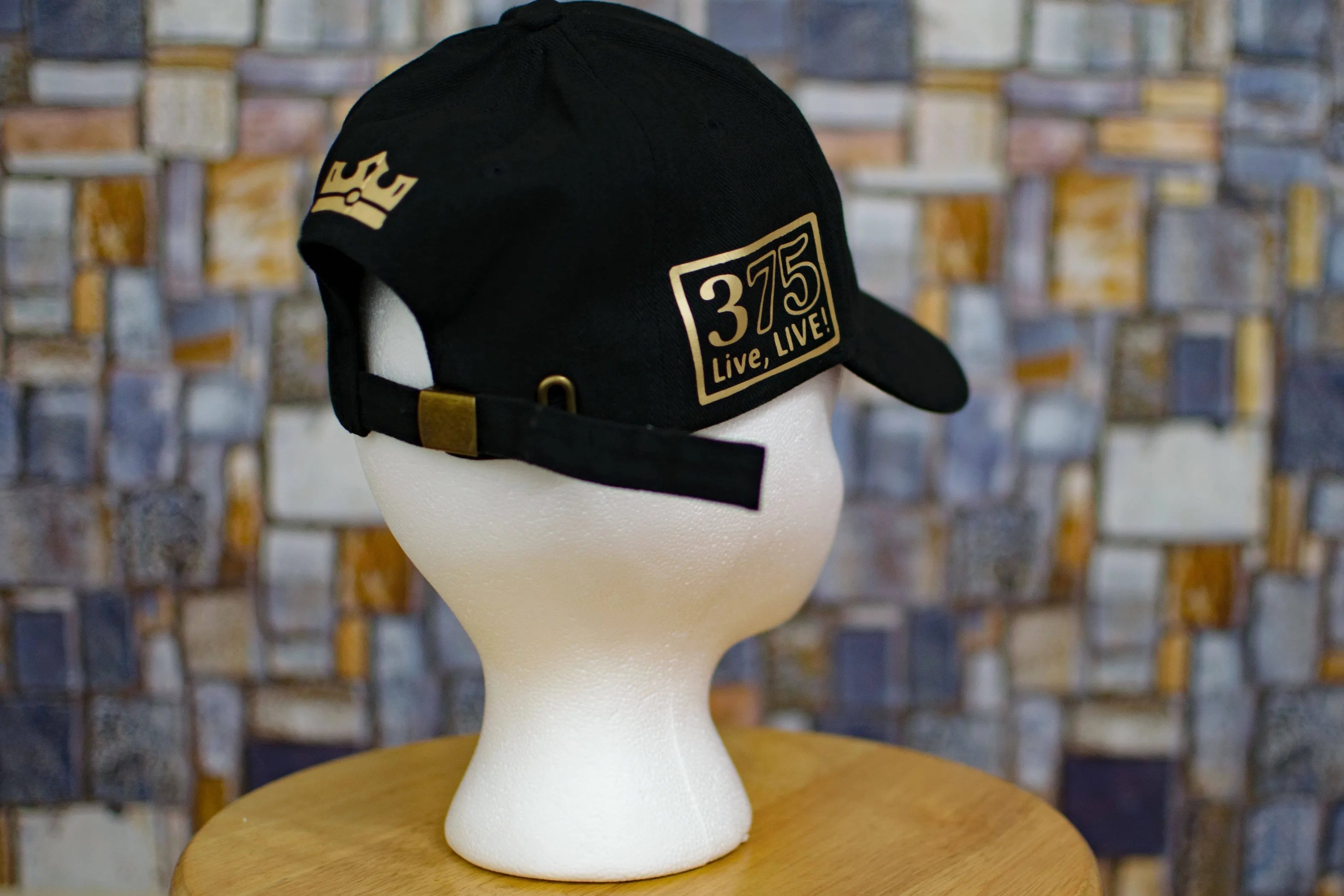 VaVichi Royalty Live Live Cap