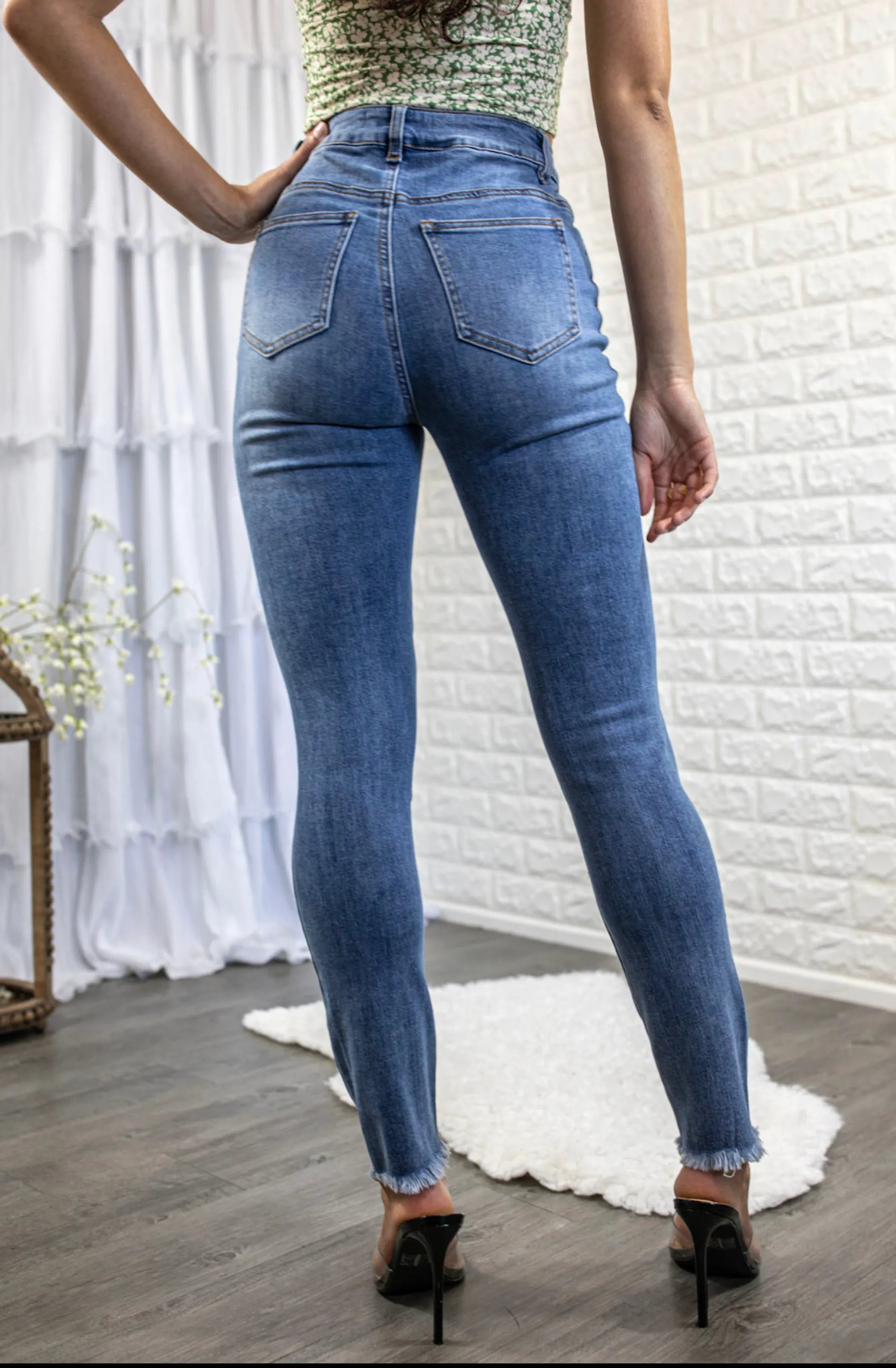 No Stress High Rise Distressed Denim Jeans